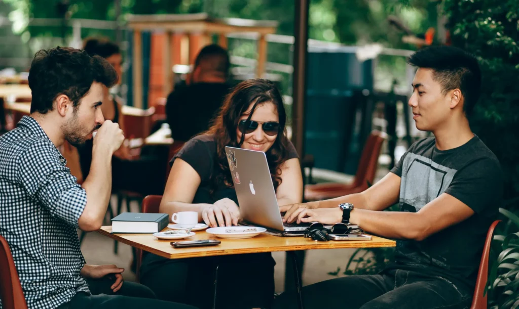 Building a Strong Digital Nomad Community